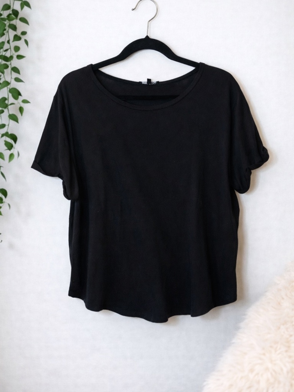 Fashion Nova Black Short Sleeve Crew Tee